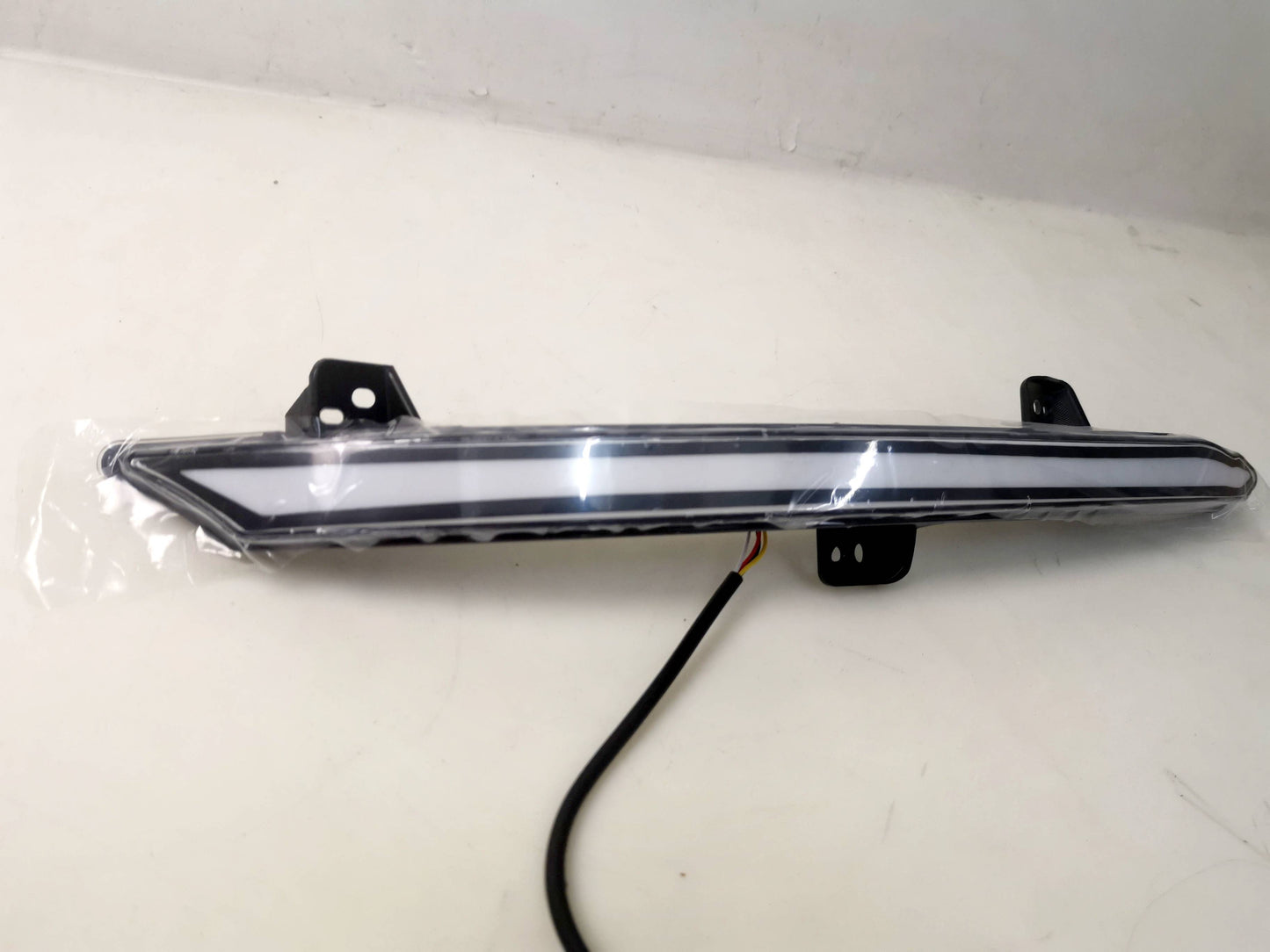 V1 White LED Reflector Lights (pre-order in stock 12/10)