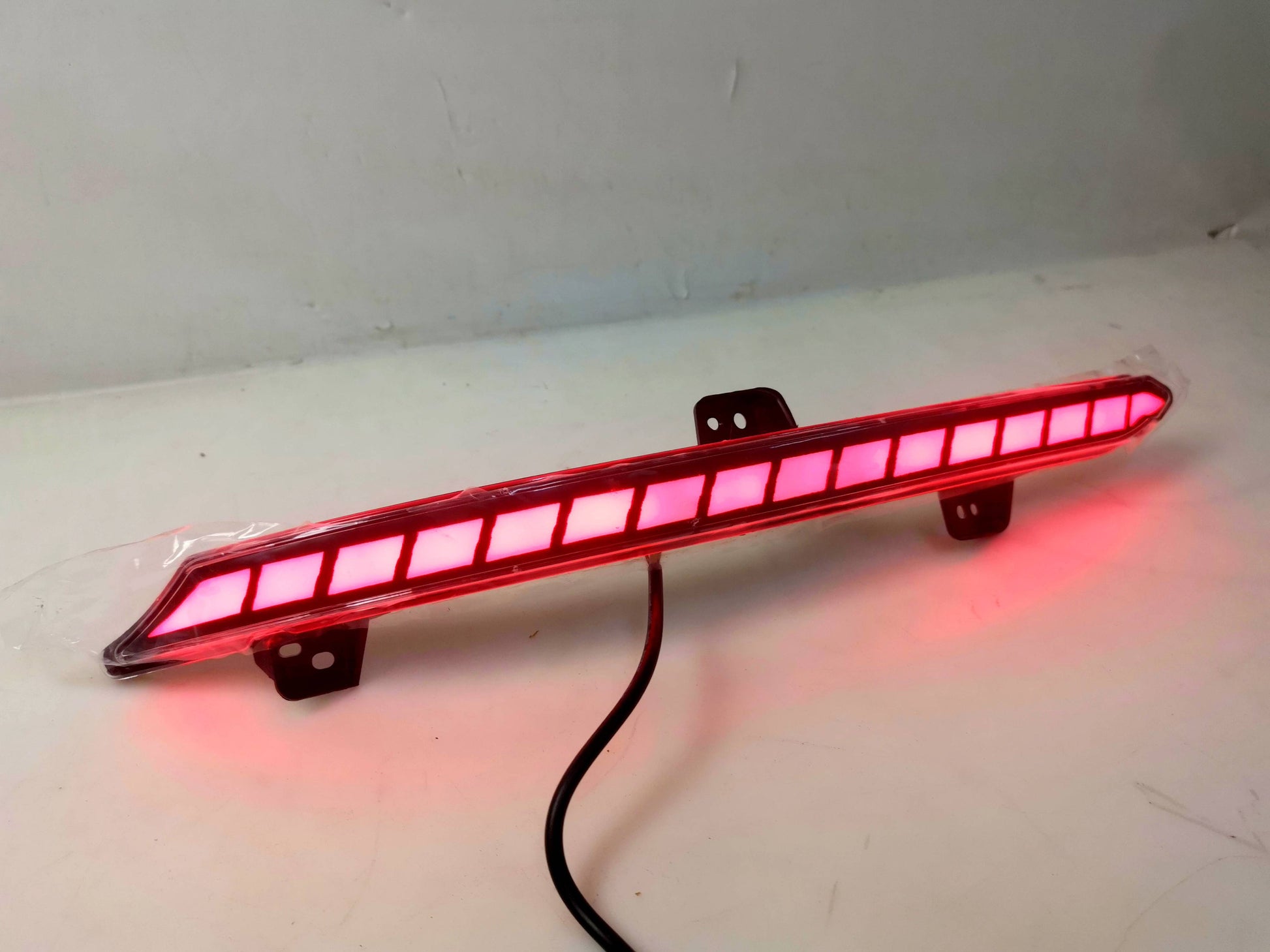 V2 White LED Reflector Light